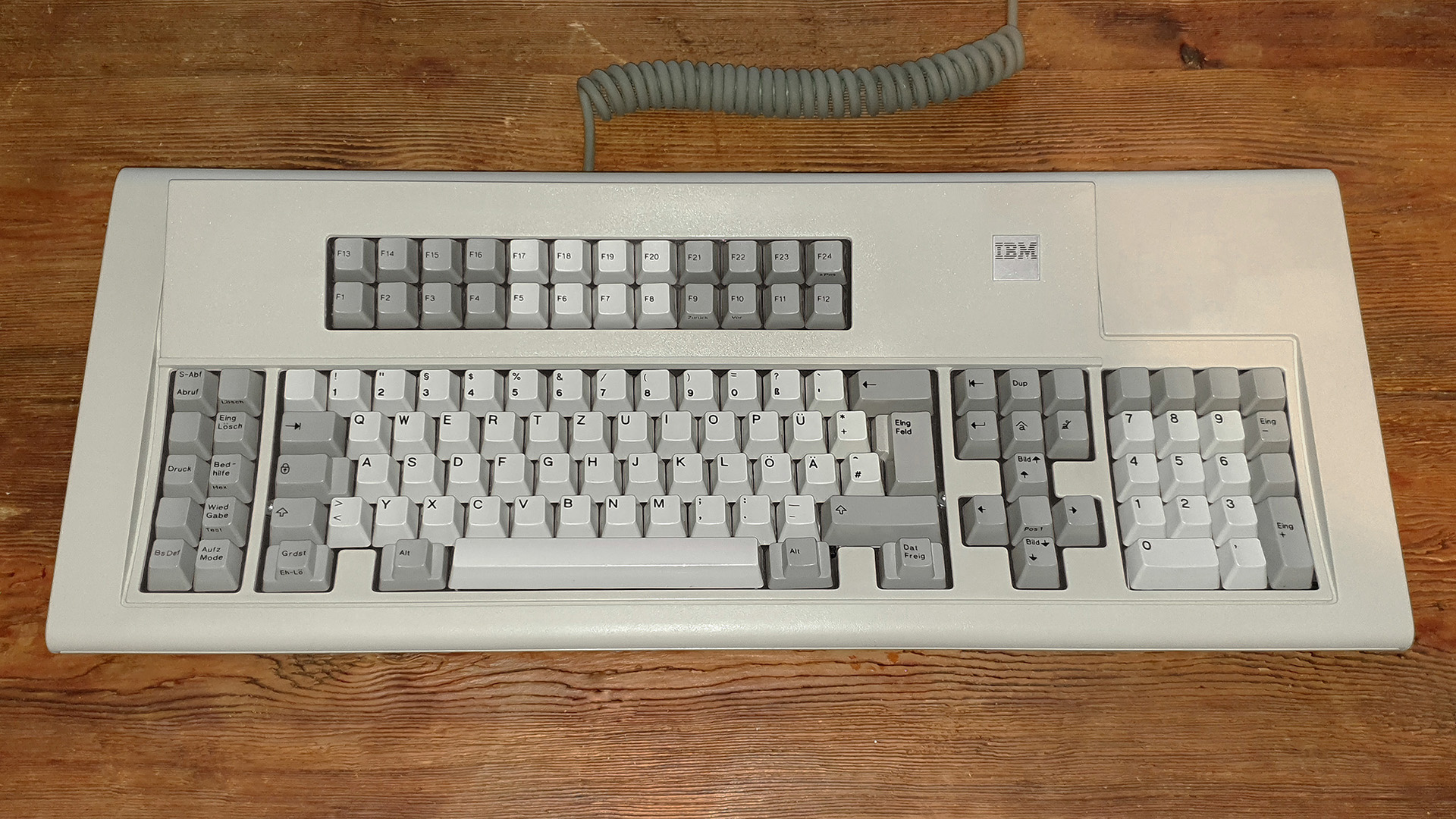 New Shark's Wiki page - IBM Model F keyboard family! 289411-2