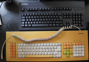Inside a... Siemens Tastatur PC16/32 240533-15