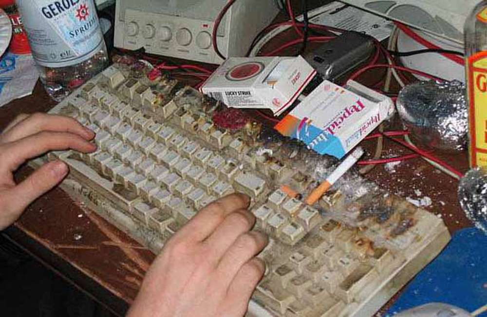 Can anyone positively identify this keyboard? 277260-0