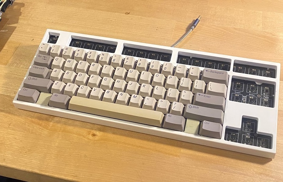 Alps SKCM Brown Winkeyless TKL on a Budget! 273910-5