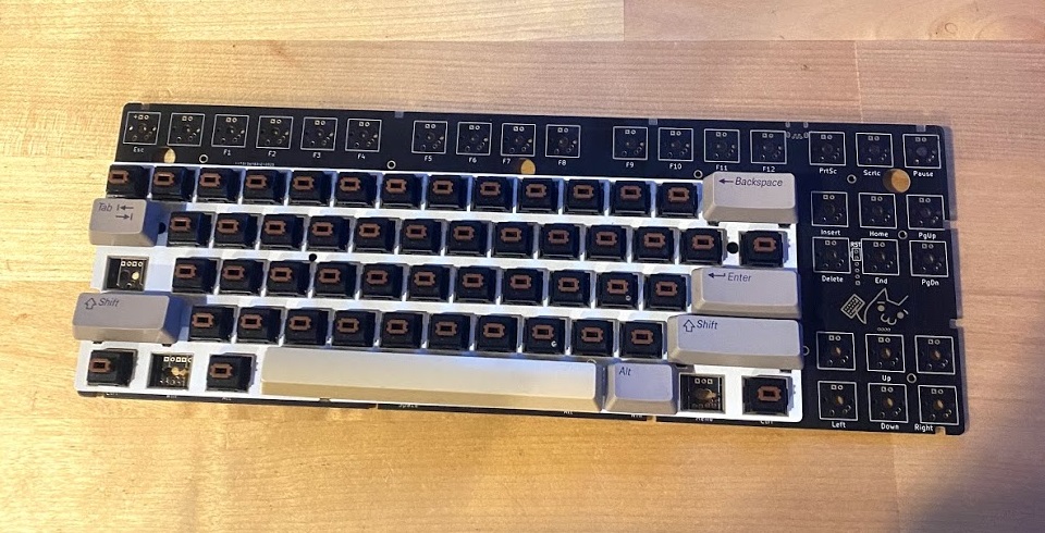 Alps SKCM Brown Winkeyless TKL on a Budget! 273914-0