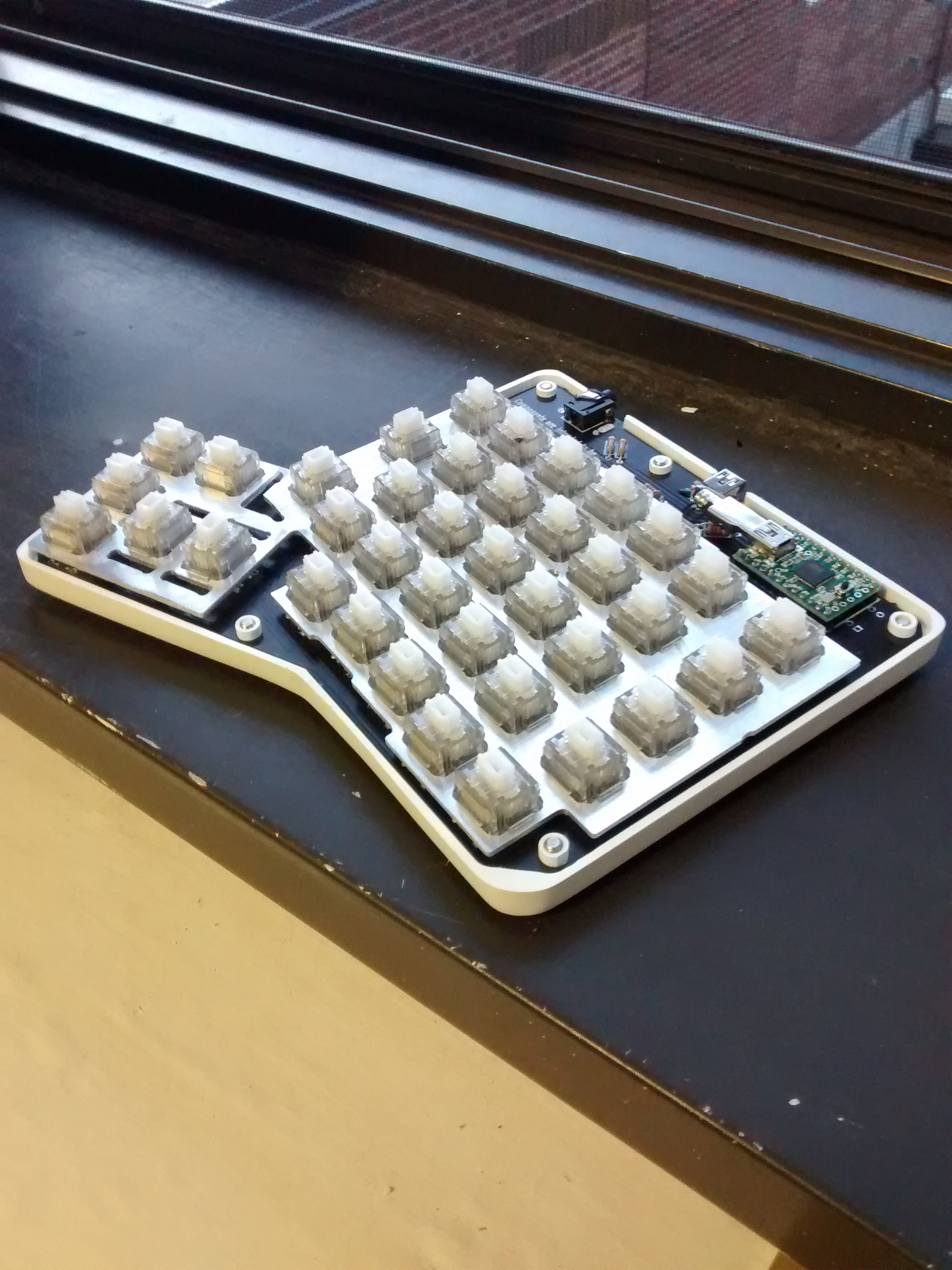 Plate-mounted Matias Ergodox 102992-1
