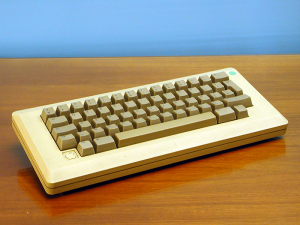 Apple_Macintosh_Plus_Keyboard.jpg