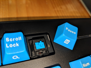 Just received my Custom GMK UNIKEY Q100 with MX blue, love it! 195528-3