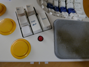 Trackpoint and buttons.jpg