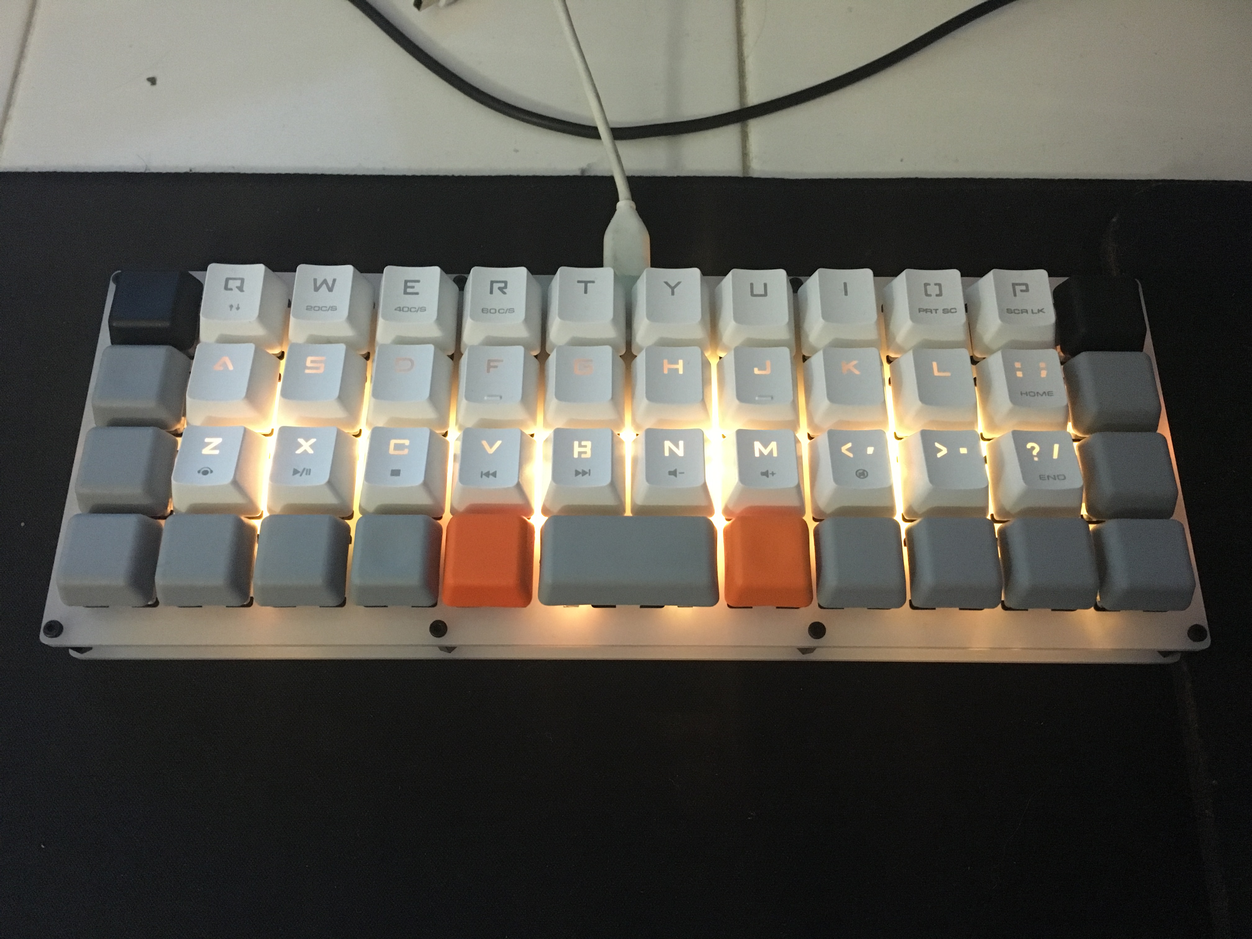 My first hand wired keyboard (RGB Planck) 143344-2