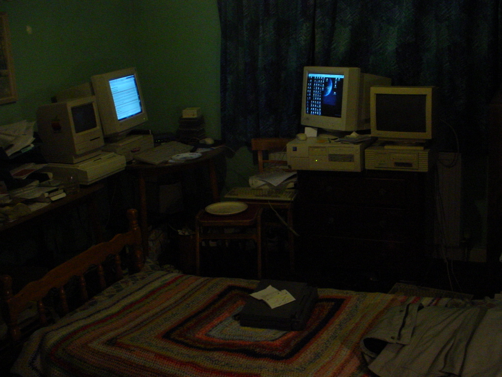 Post your old Desktops / Battlestations! 92351-1