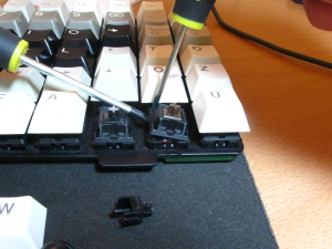 Switch Swap on a Plate Mounted Board with out Soldering?! IMPOSSIBRU! 55413-6