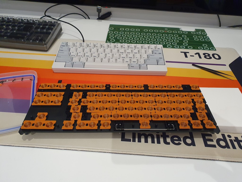 Phinix Realforce Mod - Topre to MX - with full standard bottom row! 292761-1