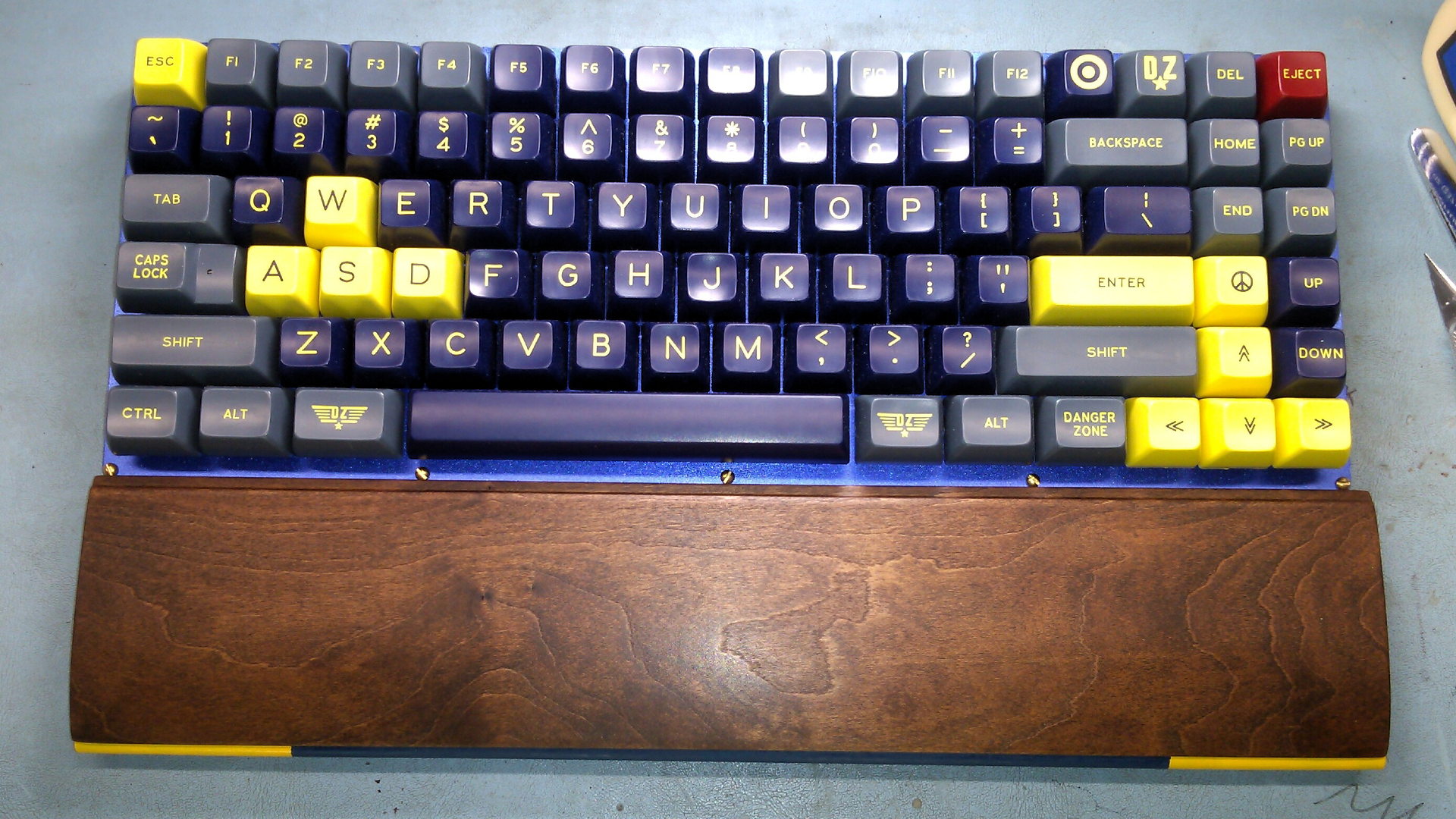 Custom 75% layout: "75% + 1" (With Danger Zone keycaps and Dyed Gateron Blues) 133183-4
