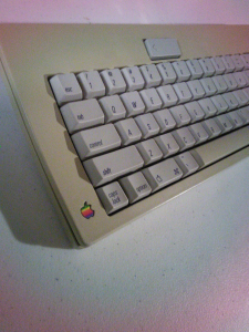 Apple M0116 with orange alps 84777-1
