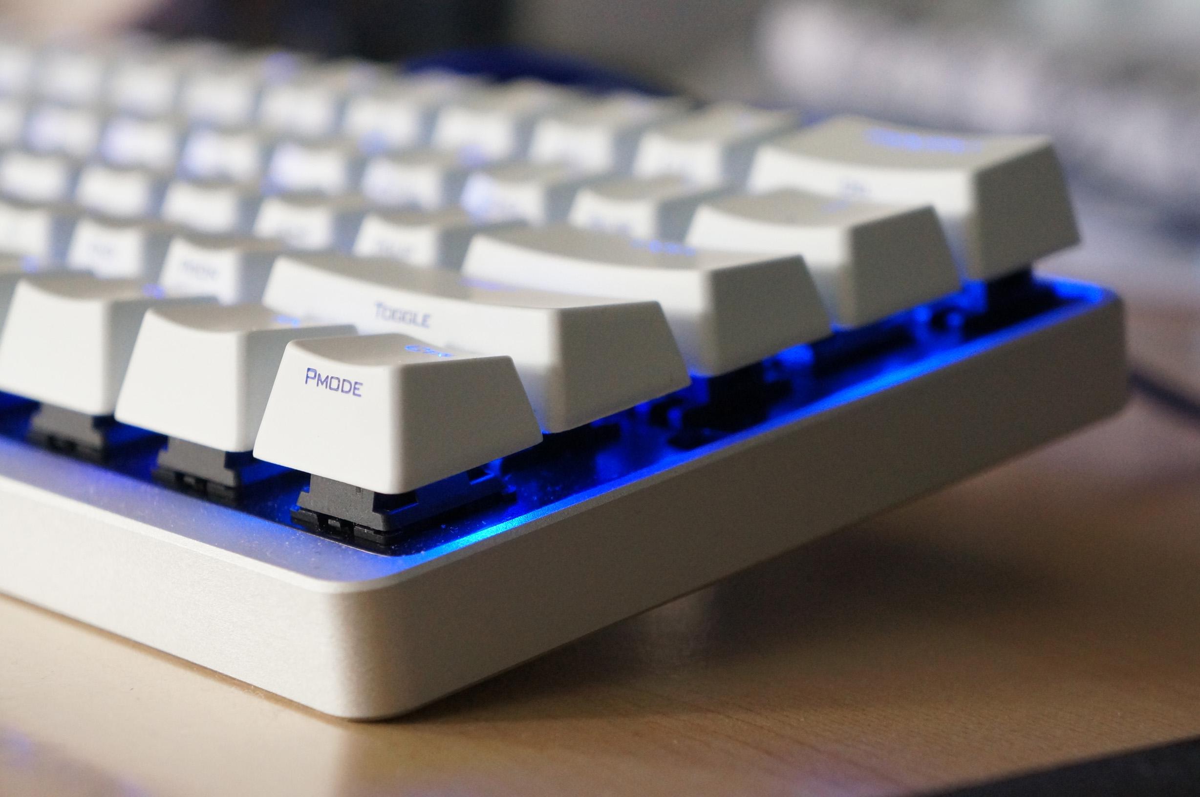 Poker II Dillema, Stock Thick PBT vs White Backlit Thin ABS 62793-2