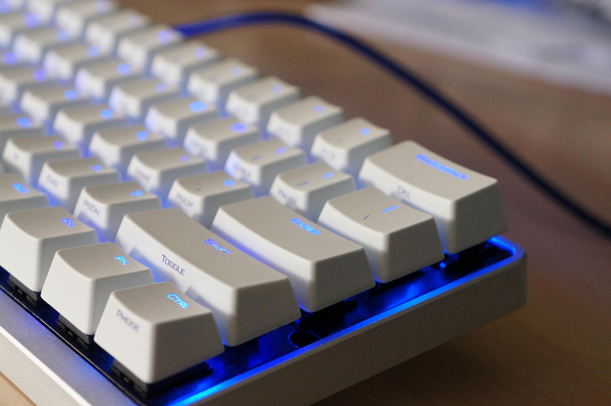 Poker II Dillema, Stock Thick PBT vs White Backlit Thin ABS 62795-3