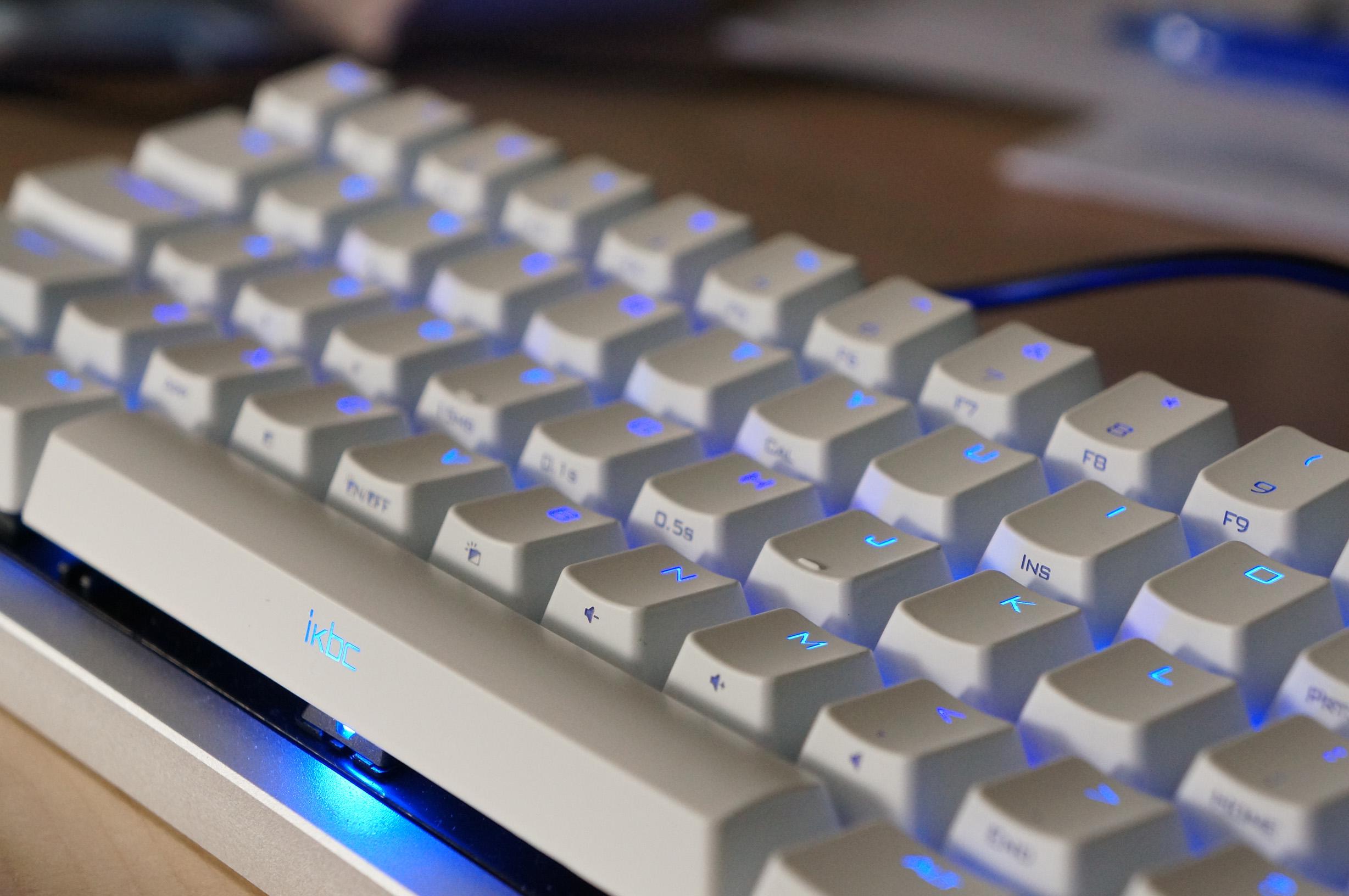Poker II Dillema, Stock Thick PBT vs White Backlit Thin ABS 62797-4