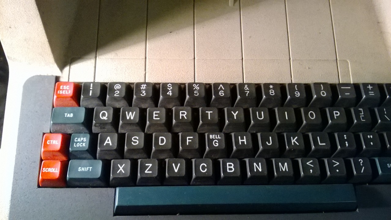 TheGagne's Craigslist Diving - Apple Keyboards, VT52, maybe more? 41243-5