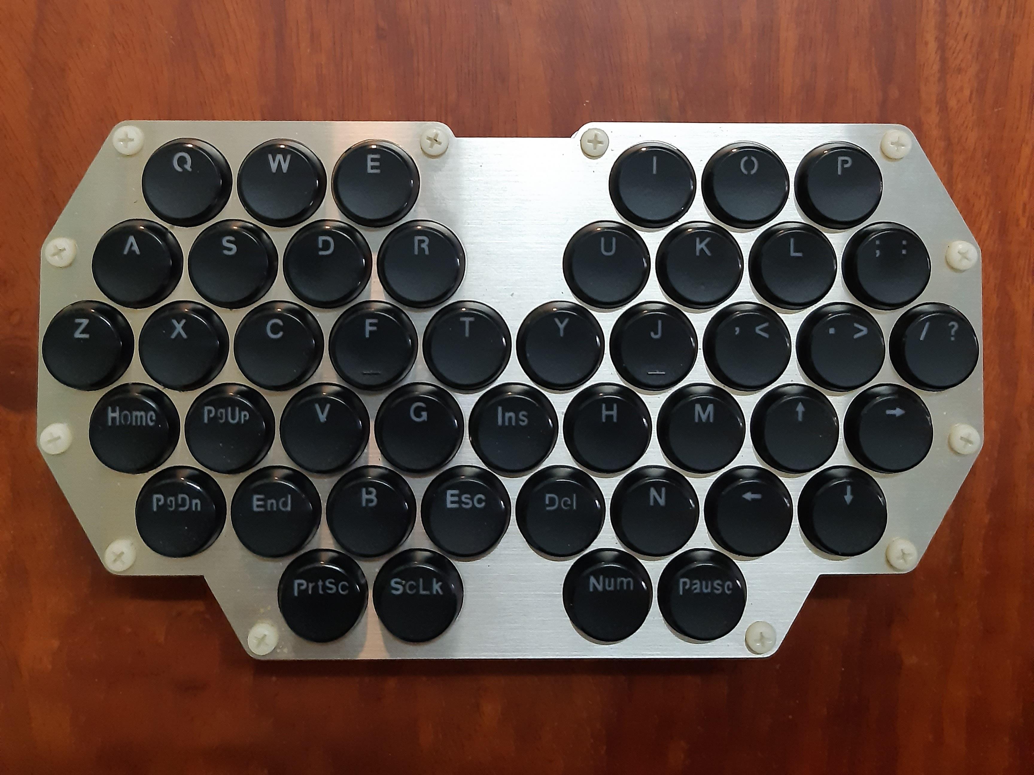 Forever Ambre: a tiny keyboard based on linear hexagonal grid 279023-0
